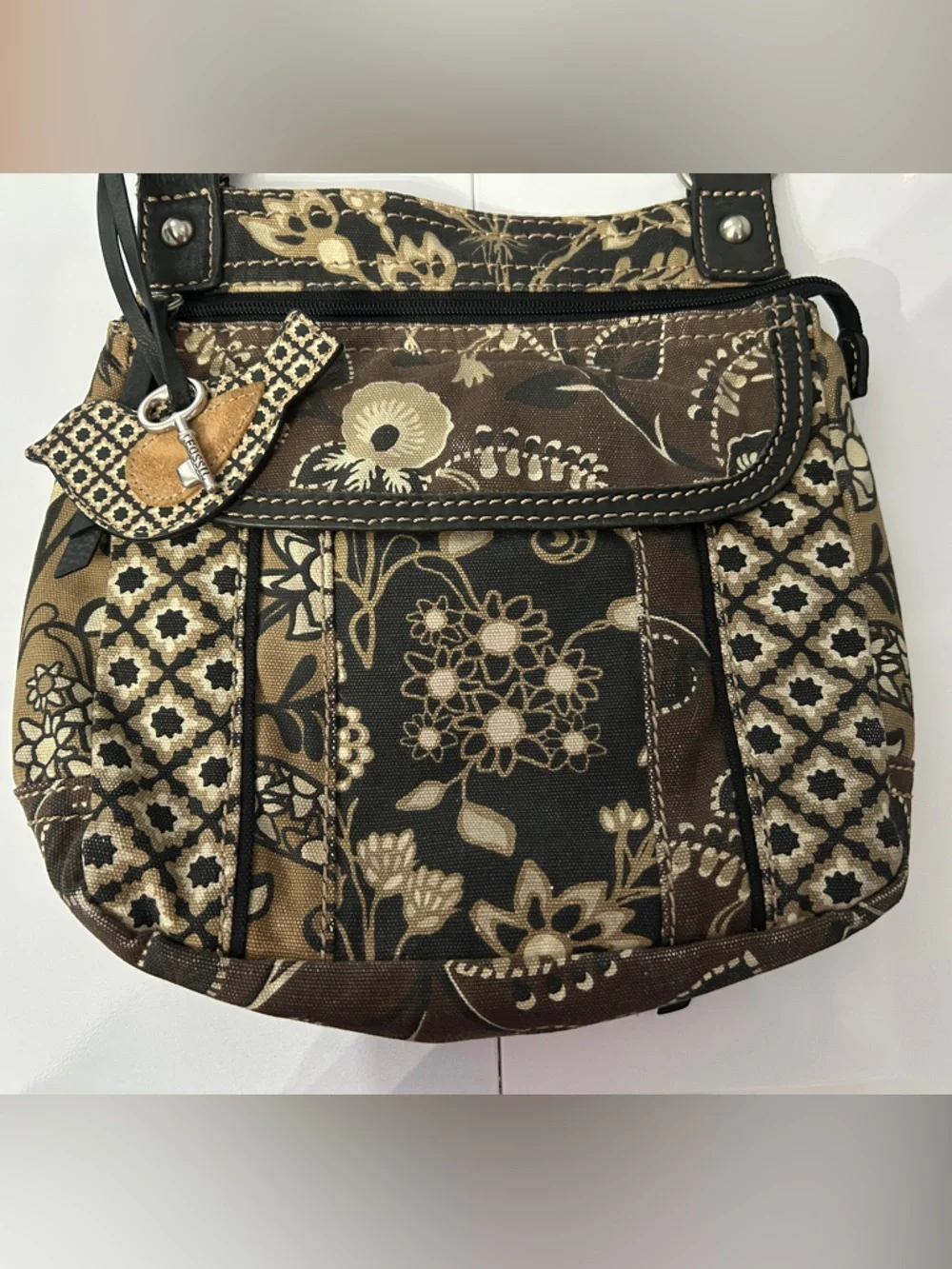 Fossil Women’s Canvas Crossbody Bag Brown Black Floral Key Charm Adjust Strap - Picture 3 of 14